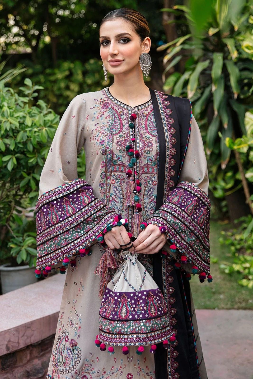 Luxury Lawn Embroidered 3Piece D-002