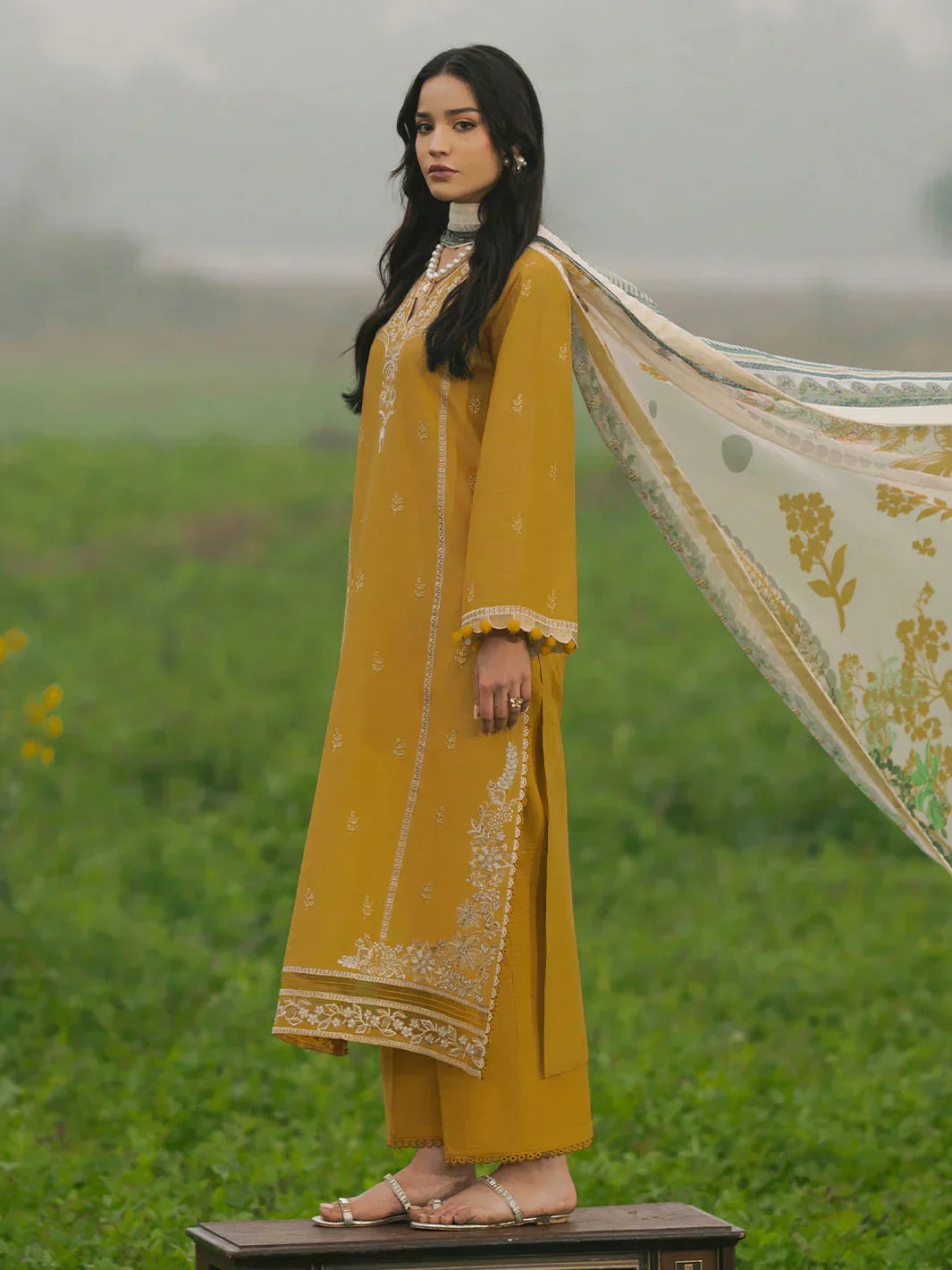 Luxury Lawn Embroidered 3Piece D-2010