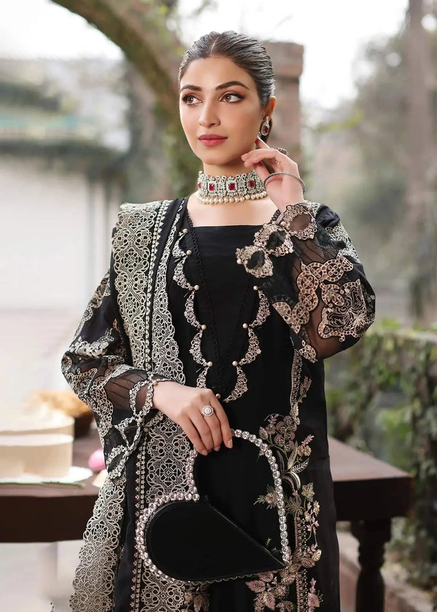 Luxury Lawn Embroidered 3Piece D-2000