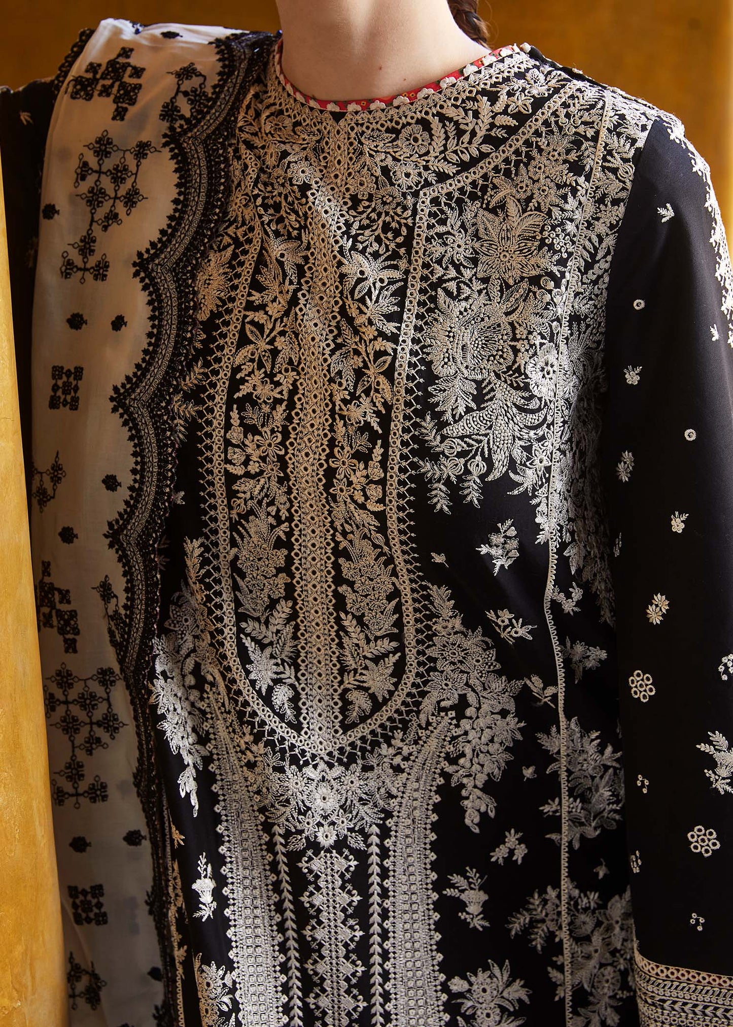 Luxury Lawn Embroidered 3Peice D-005
