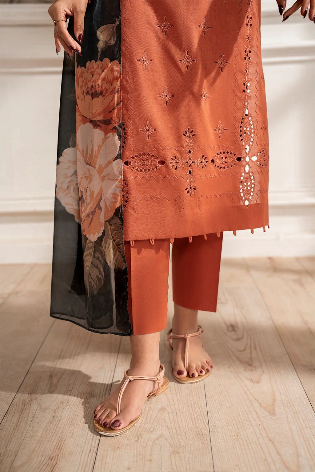 Luxury Lawn Embroidered 3Piece D-1070